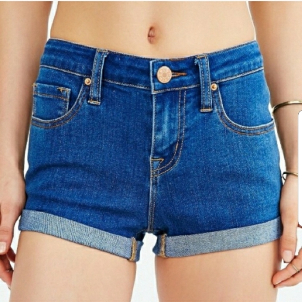 Urban Outfitters BDG Mid Rise Shortie 26